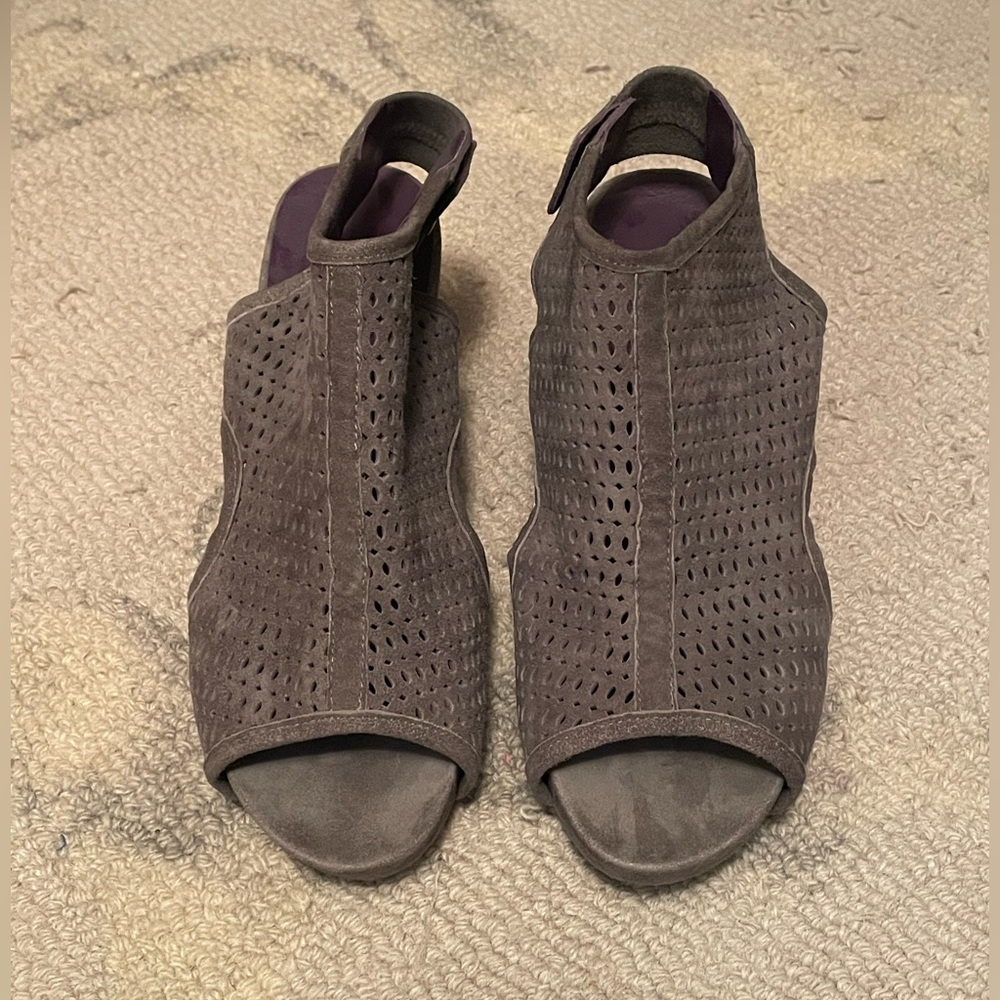Van Eli Inez Grey Suede Open-Toe Women’s Shoes